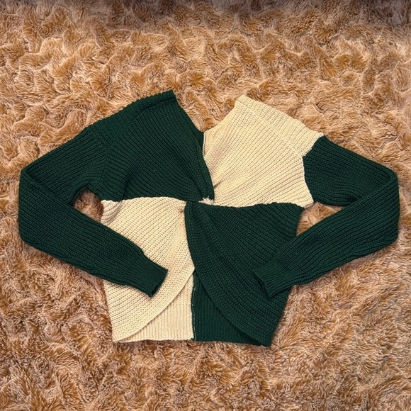 No Boundaries Two-Tone Green and Cream Sweater size XS - Picture 3 of 11